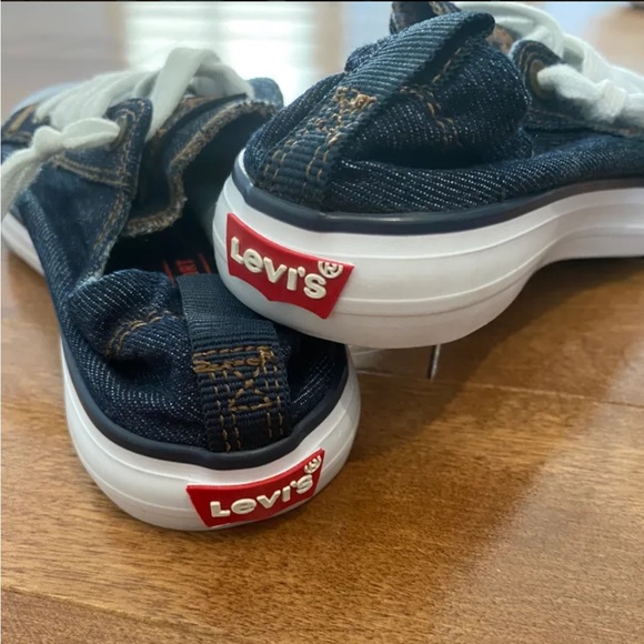 ✨NWOT | Levi’s denim kids slip on sneakers | Size US2 - Picture 3 of 5